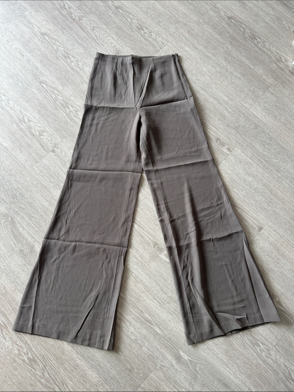Aritzia Wilfred Wide Leg Pants - Classic High Waist. Preowned size 00